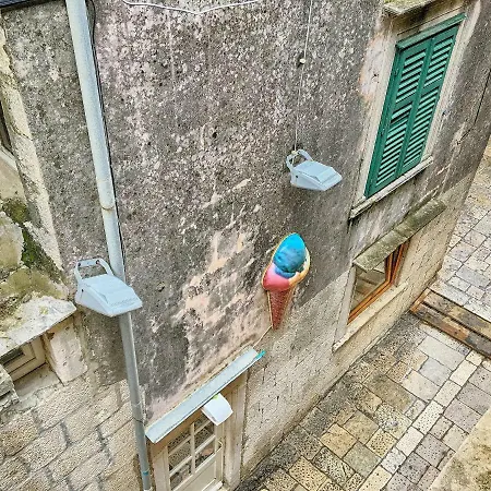 Marisa Apartment