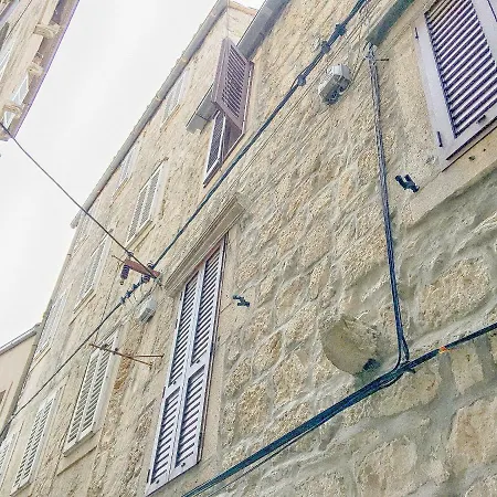 Marisa Apartment